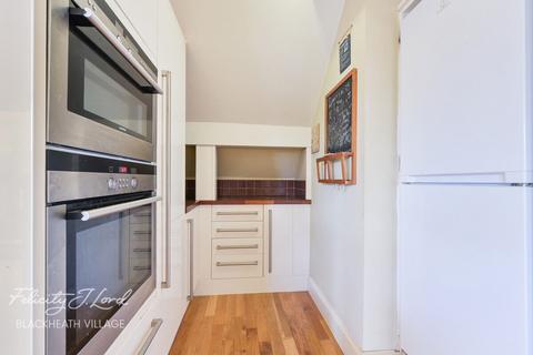 College Park Close, London SE13