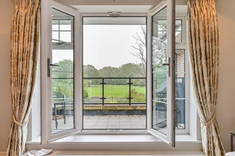 2 bedroom flat for sale, Shoppenhangers Road, Maidenhead, SL6