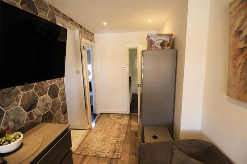 1 bedroom in a house share to rent, Grosvenor Street, Manchester M34