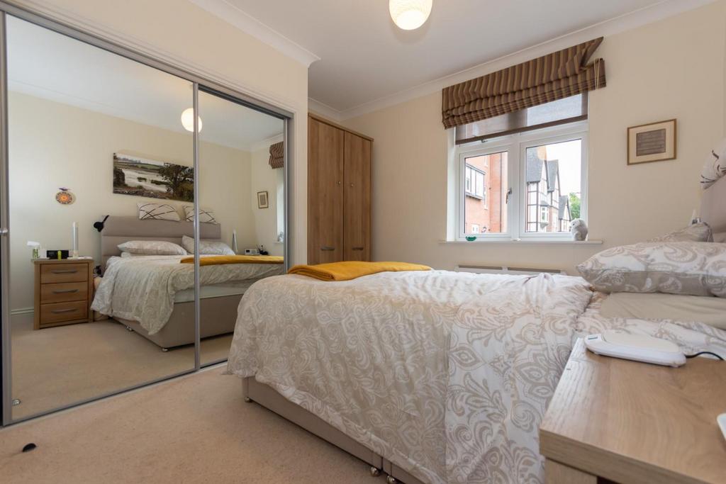 Bedroom 1 (b).jpg