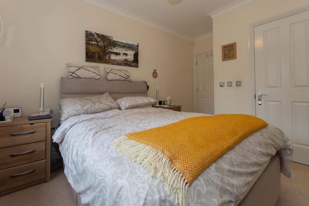 Bedroom 1 (c).jpg