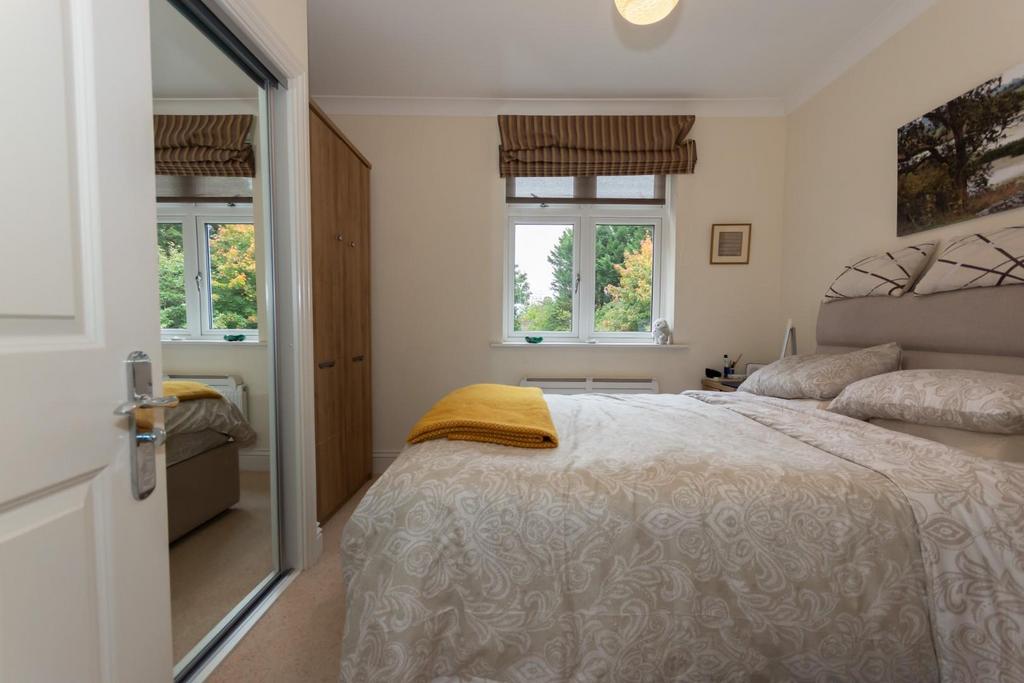 Bedroom 1 (d).jpg