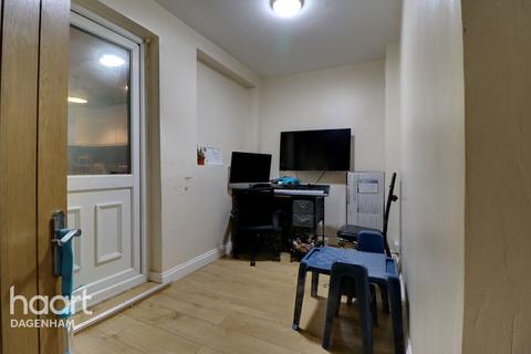 undefined, White Gardens, Dagenham