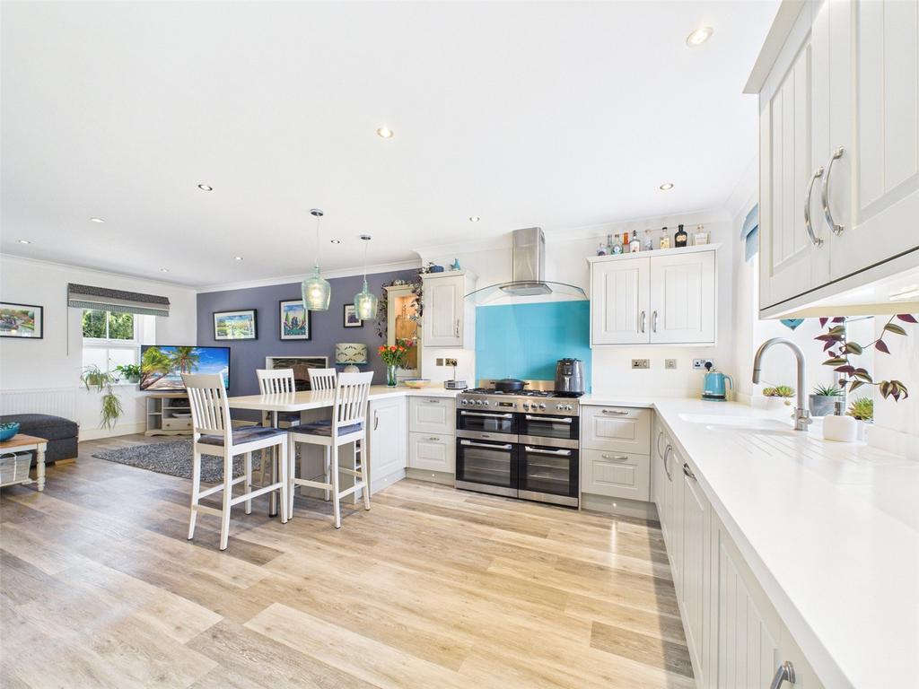 Kitchen / Living Roo