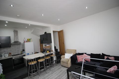 4 bedroom terraced house to rent, Elizabeth Street, Leeds LS6
