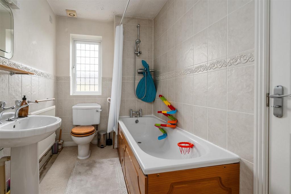 47 Radlow Crescent 15.jpg