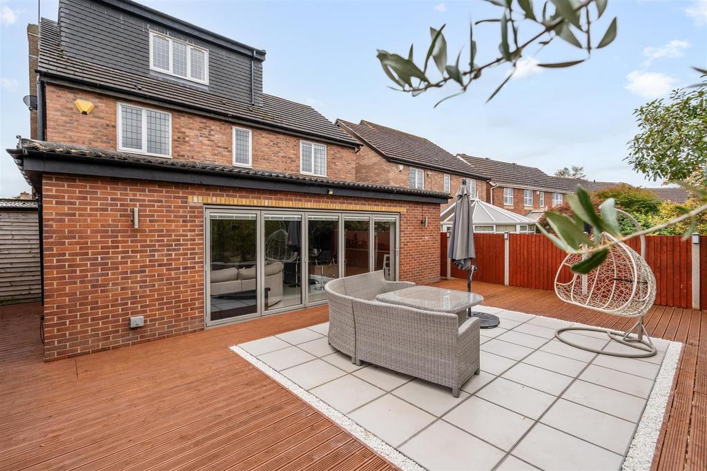 47 Radlow Crescent 24.jpg