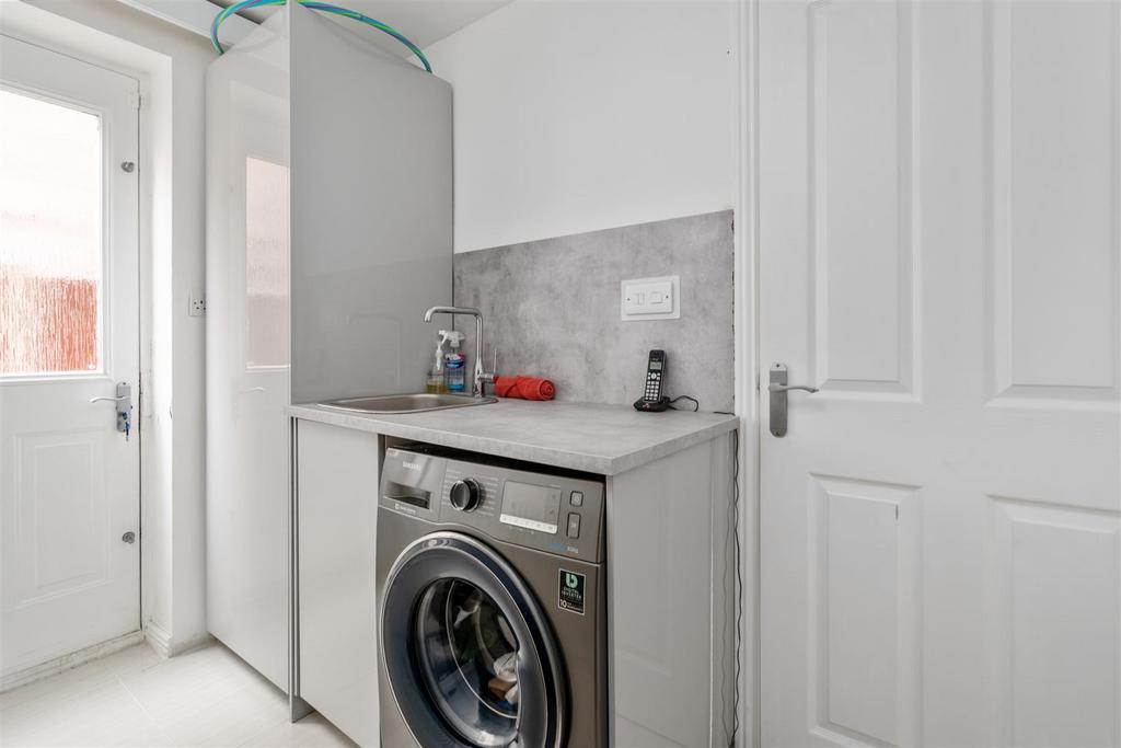 47 Radlow Crescent 11.jpg