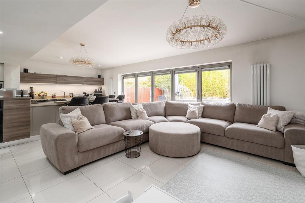 47 Radlow Crescent 7.jpg