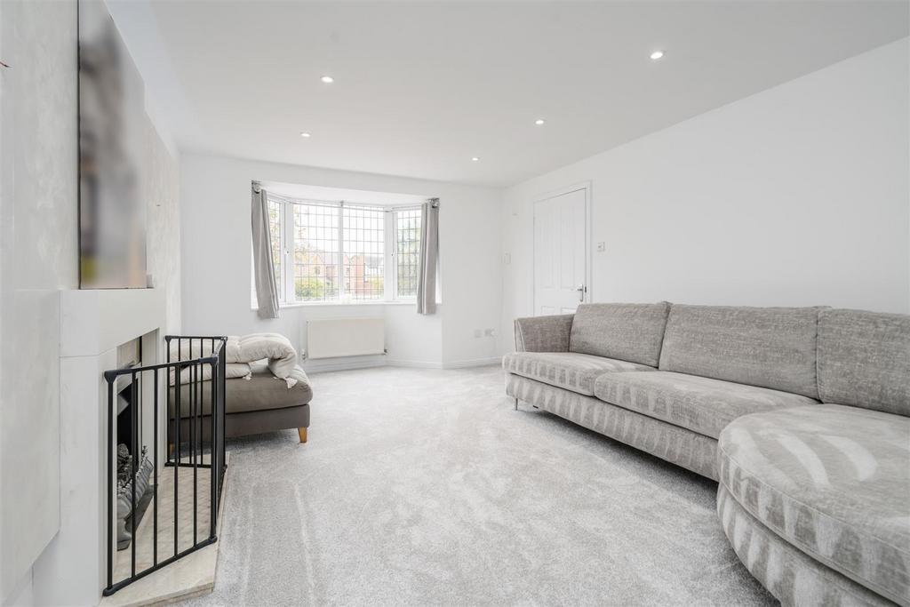47 Radlow Crescent 3.jpg