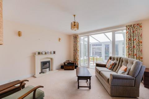 3 bedroom detached bungalow for sale, 17 Charteris Close, Penarth, CF64 5RT