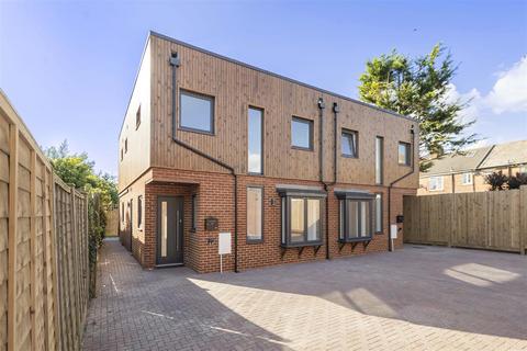 3 bedroom semi-detached house for sale, Pavilion Road, Worthing BN14