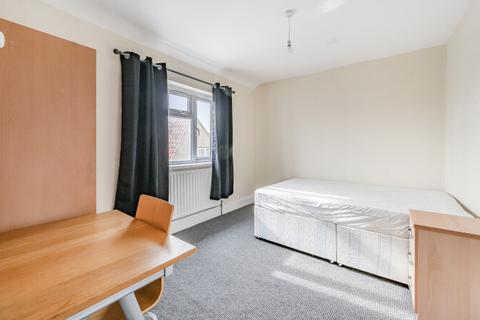 3 bedroom semi-detached house to rent, Garsington Road, Oxford OX4