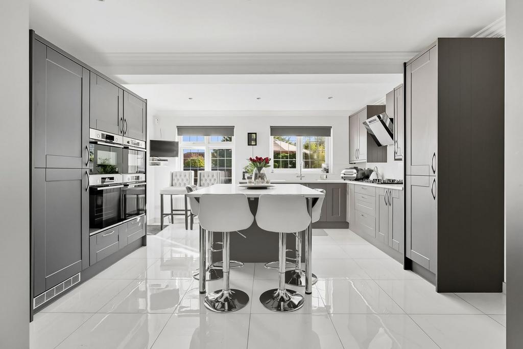 Kitchen / Breaskfast Room