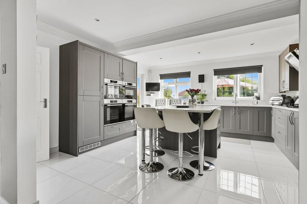 Kitchen / Breaskfast Room