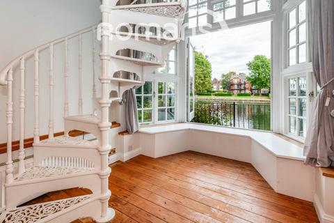 1 bedroom detached house to rent, Guards Club Road, Maidenhead, SL6