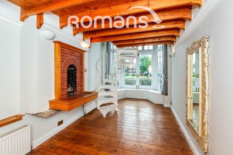 1 bedroom detached house to rent, Guards Club Road, Maidenhead, SL6