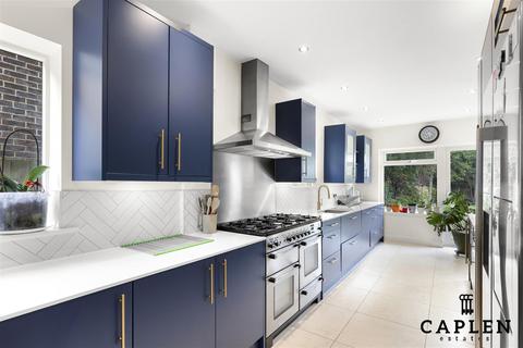 5 bedroom detached house for sale, Stradbroke Grove, Buckhurst Hill
