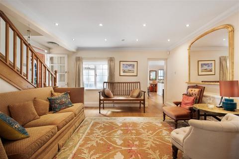undefined, The Avenue, Ascot