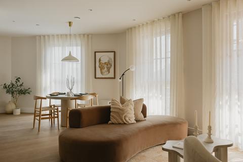 undefined, London E14