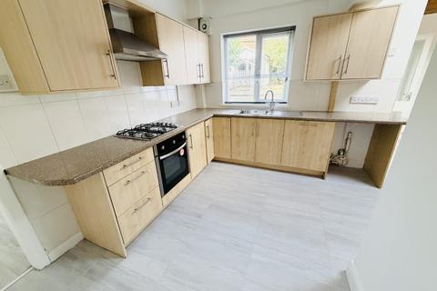 3 bedroom semi-detached house to rent, Sandy Hill Road, Solihull B90