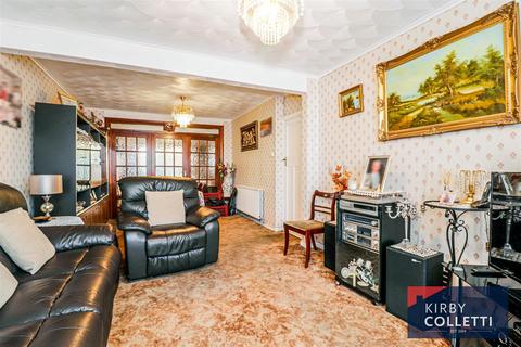 3 bedroom semi-detached house for sale, Highbury Avenue , Hoddesdon