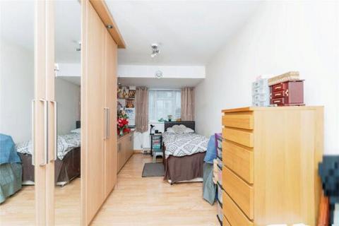 3 bedroom property for sale, Southall UB2