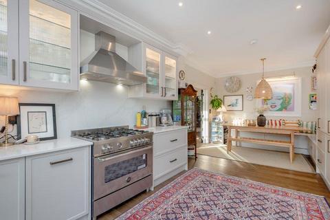46 Heathfield Road, London, W3 8EJ