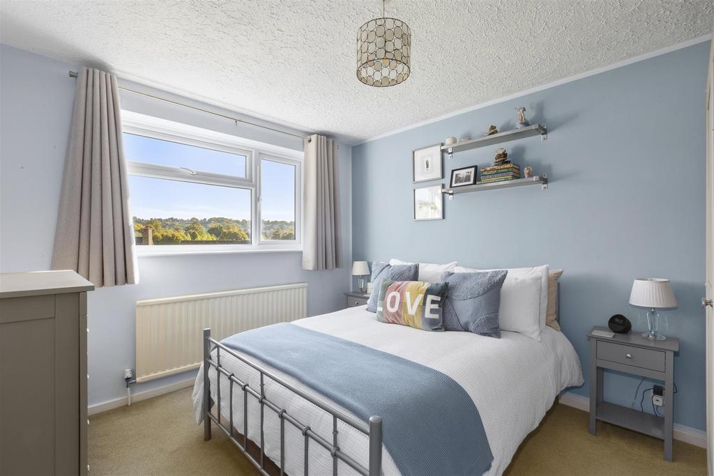 11 Calverley Crescent, HP13 5 EU NEW-3.jpg