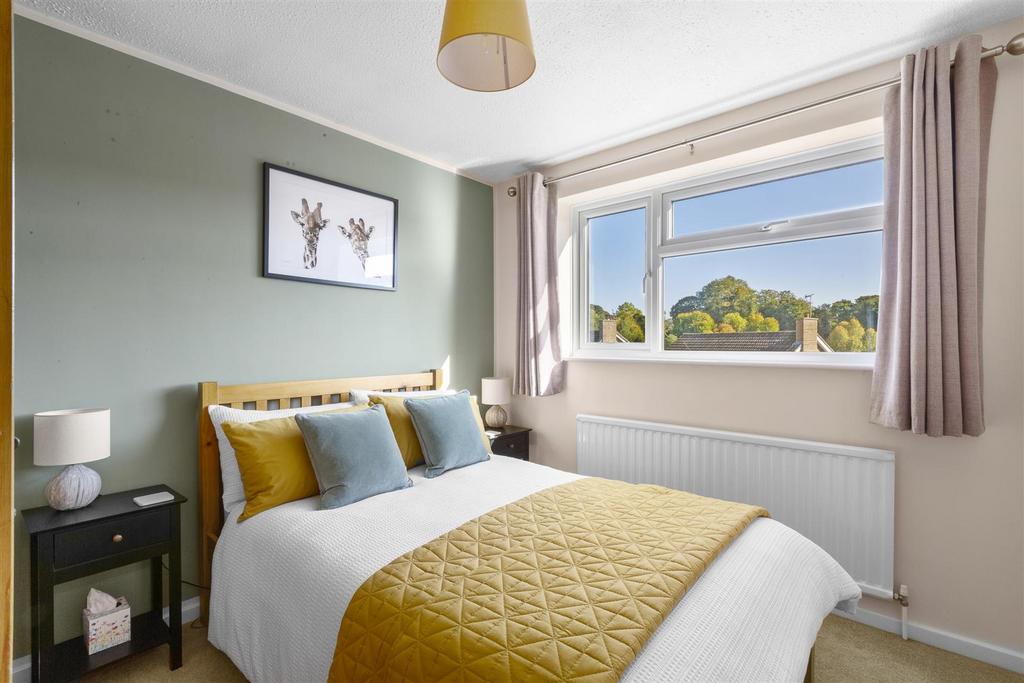 11 Calverley Crescent, HP13 5 EU NEW-4.jpg
