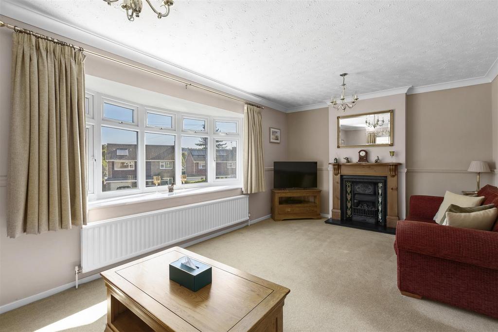 11 Calverley Crescent, HP13 5 EU NEW-8.jpg
