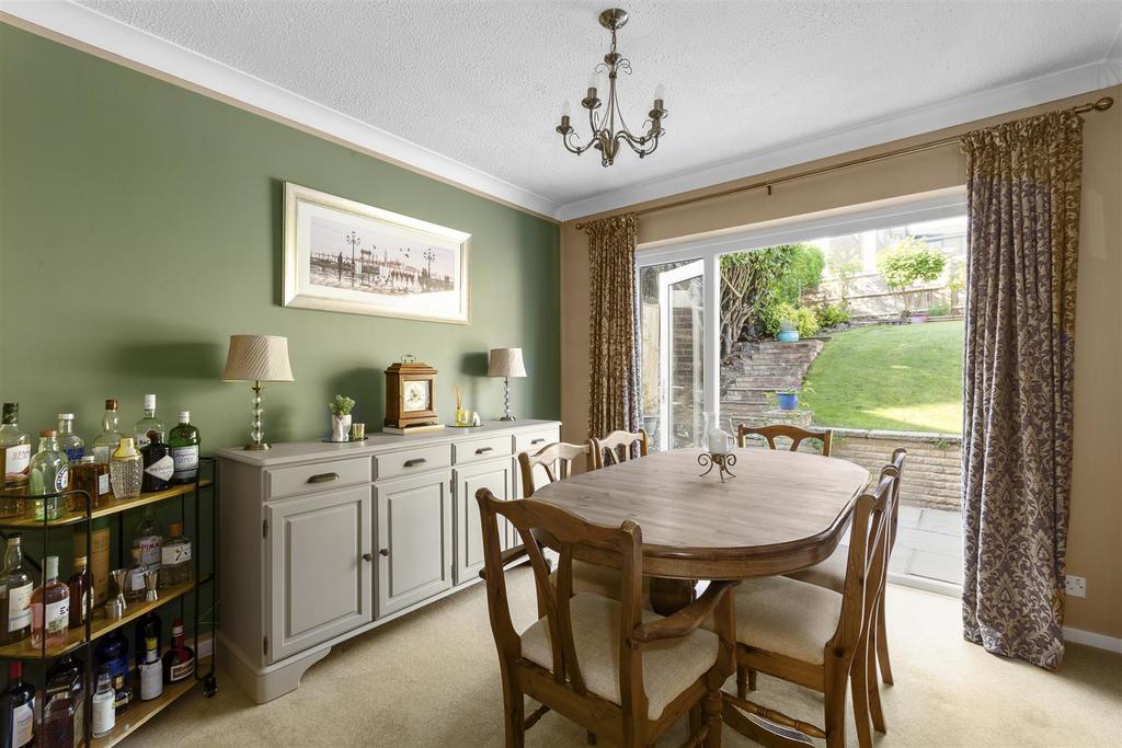 11 Calverley Crescent, HP13 5 EU NEW-5.jpg