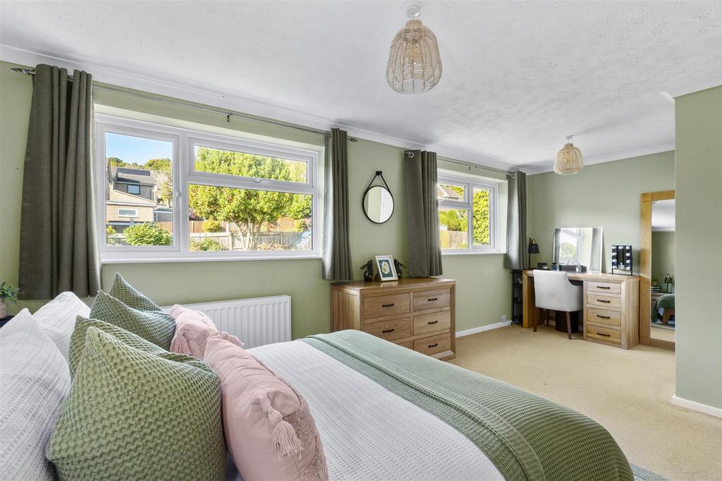 11 Calverley Crescent, HP13 5 EU NEW-2.jpg
