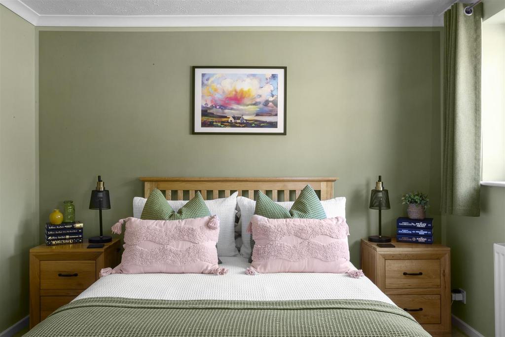 11 Calverley Crescent, HP13 5 EU NEW-1.jpg