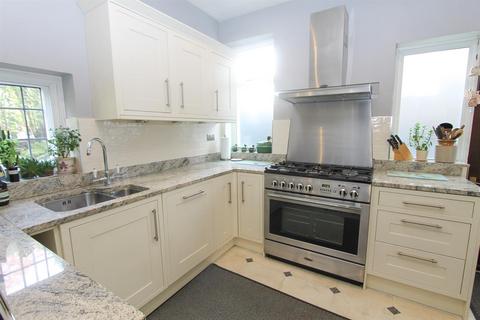 undefined, Higher Drive, Purley CR8