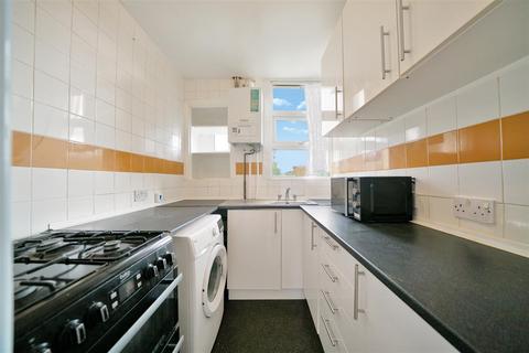 3 bedroom terraced house to rent, Wyld Way, WEMBLEY