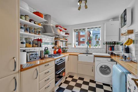 2 bedroom flat for sale, Martins Road, Shortlands, Bromley, BR2