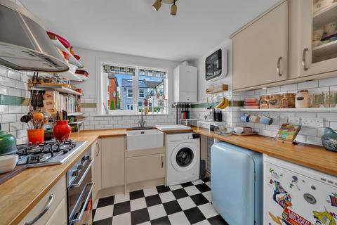2 bedroom flat for sale, Martins Road, Shortlands, Bromley, BR2