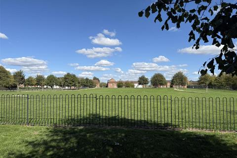 undefined, Elizabeth Way, Coventry * CLOSE TO UNIVERSITY HOSPITAL *