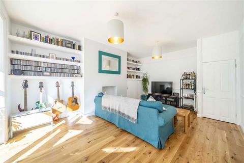 3 bedroom flat for sale, Birch Grove, London SE12