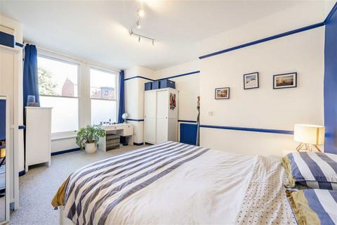 3 bedroom flat for sale, Birch Grove, London SE12