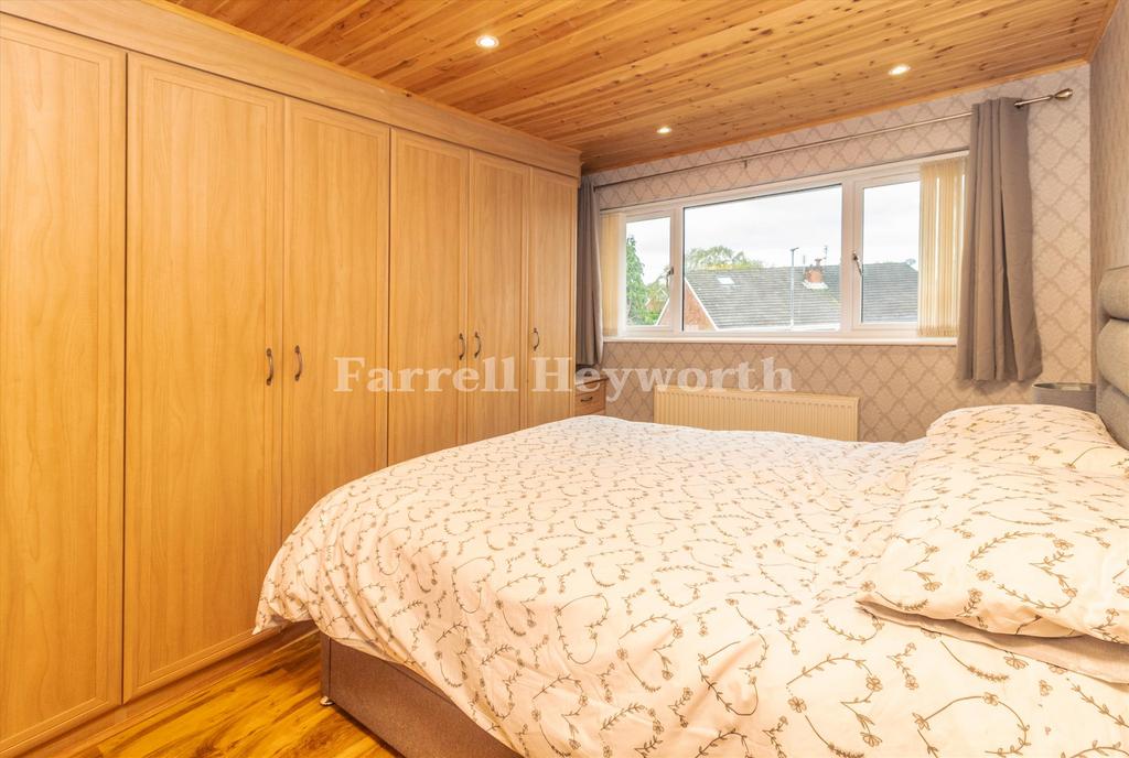 Bedroom 1 image 3