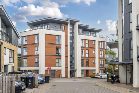 2 bedroom flat for sale, Woking,  Surrey,  GU22