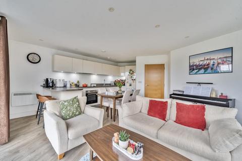 2 bedroom flat for sale, Woking,  Surrey,  GU22