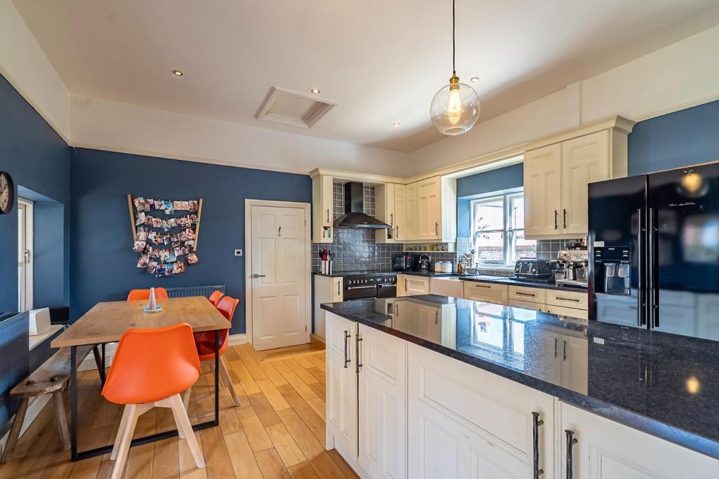 Kitchen Diner1