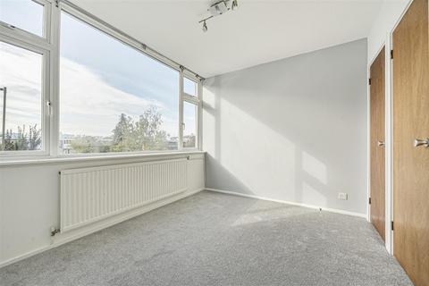 4 bedroom house to rent, Ashbourne Close, Woodside Park