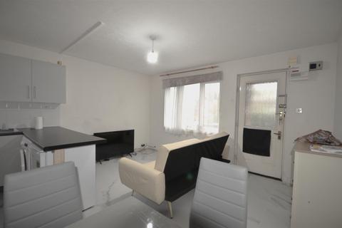 1 bedroom flat to rent, Viewfield Close, Harrow