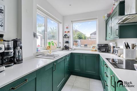 3 bedroom semi-detached house for sale, Manor Road, West Wickham, BR4