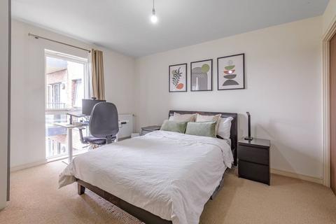 2 bedroom flat for sale, Shearwater Drive, Hendon, London, NW9