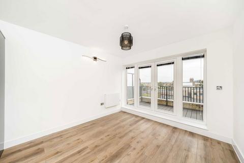 2 bedroom flat to rent, Balham High Road, London SW17
